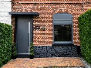 Installation d'une porte d'entrée en alu à Courrières 62710. Le modèle installé est le Germain de la marque Bel'm