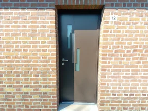 Porte d&rsquo;entrée aluminium K.line à Courrières