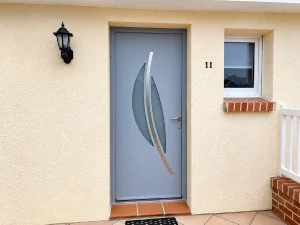 Installation d'une porte d'entrée en aluminium à Liévin 62800